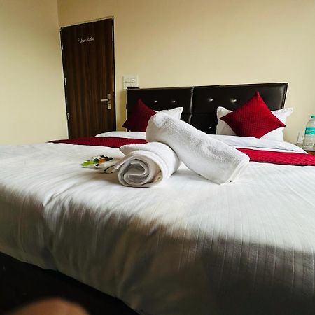 The Lord Krishna Residency Vrindavan Hotell Eksteriør bilde
