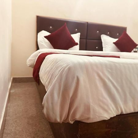 The Lord Krishna Residency Vrindavan Hotell Eksteriør bilde