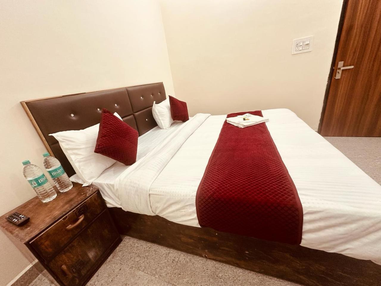 The Lord Krishna Residency Vrindavan Hotell Eksteriør bilde