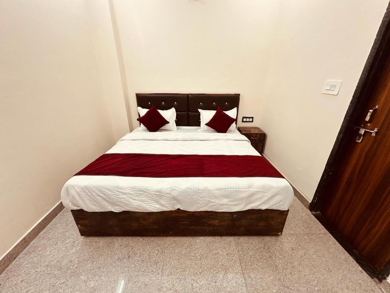 The Lord Krishna Residency Vrindavan Hotell Eksteriør bilde