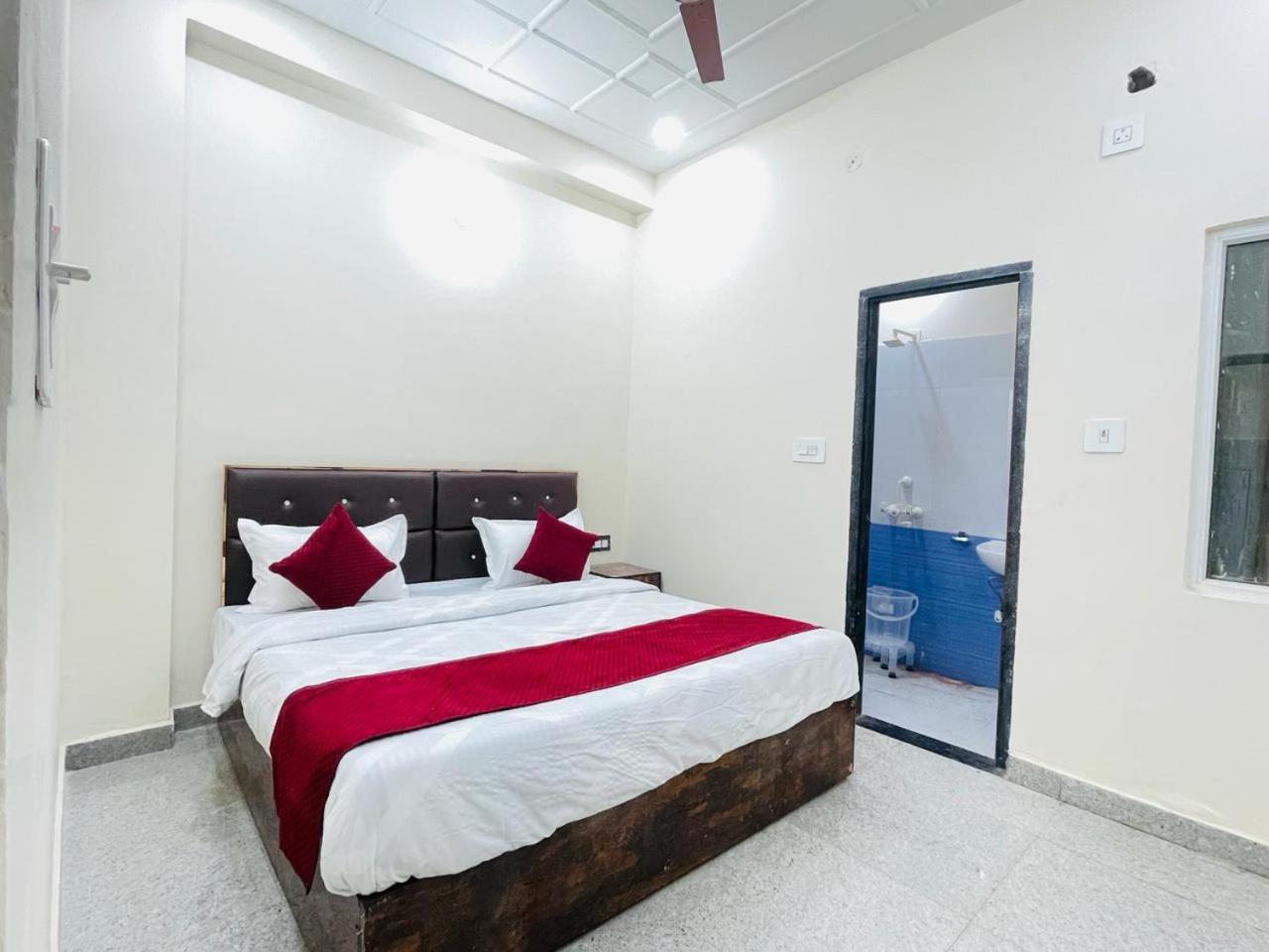 The Lord Krishna Residency Vrindavan Hotell Eksteriør bilde