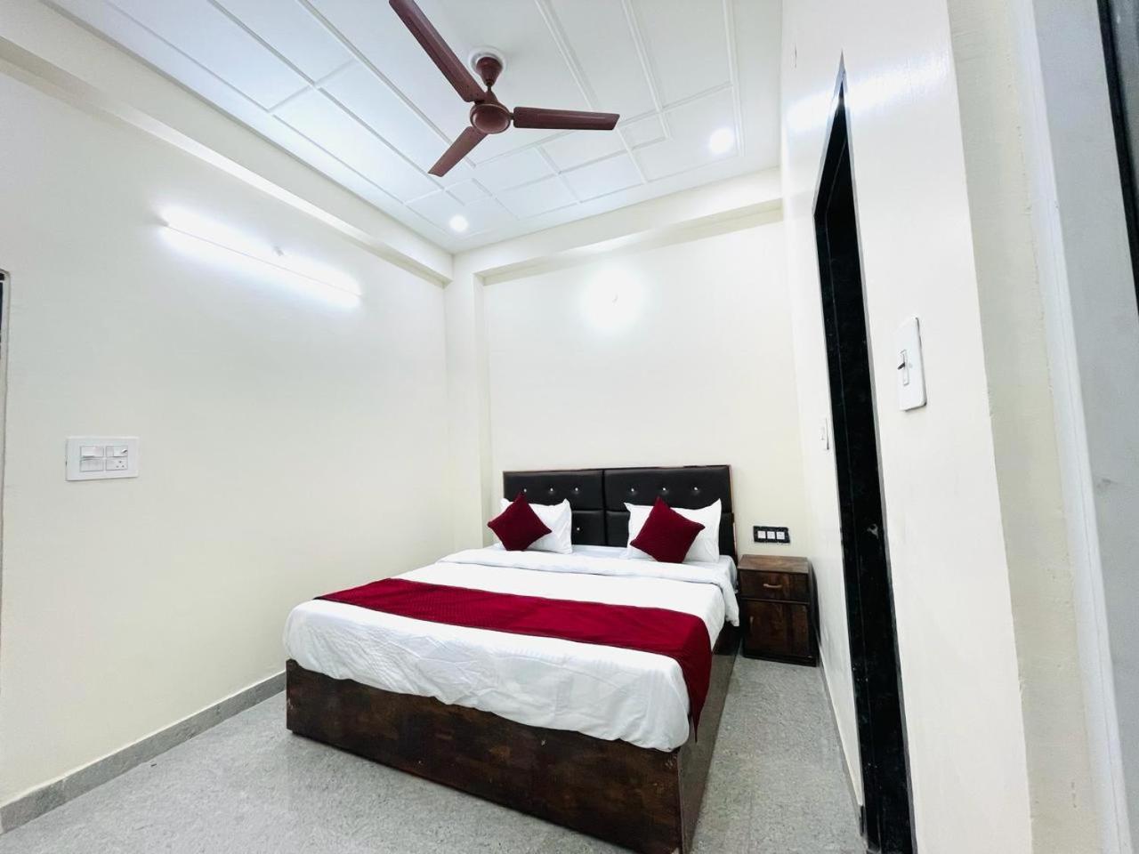 The Lord Krishna Residency Vrindavan Hotell Eksteriør bilde