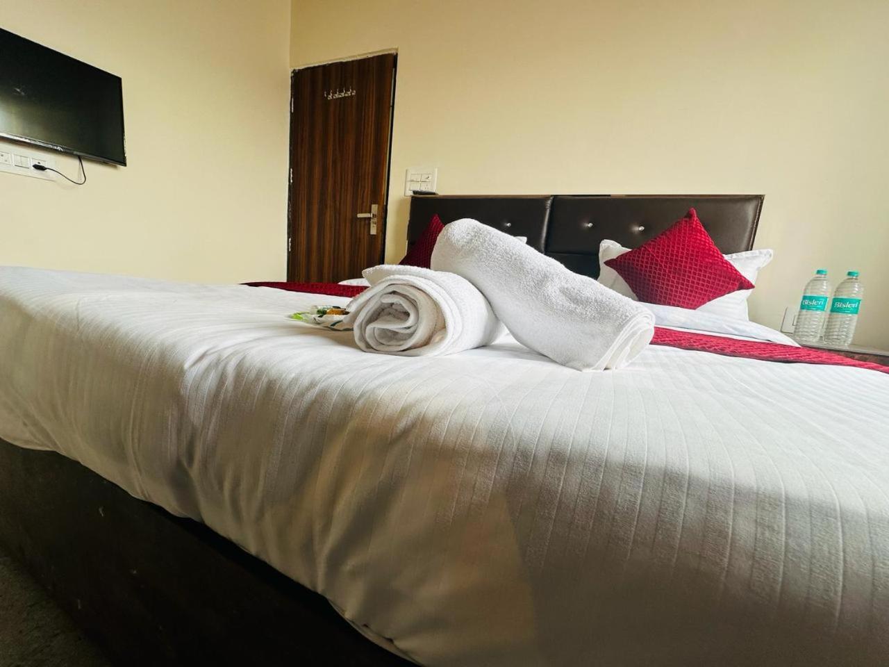 The Lord Krishna Residency Vrindavan Hotell Eksteriør bilde
