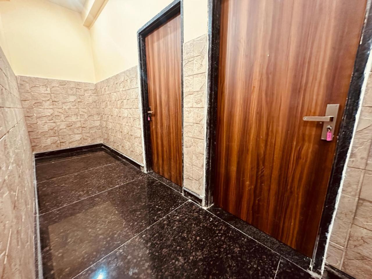 The Lord Krishna Residency Vrindavan Hotell Eksteriør bilde
