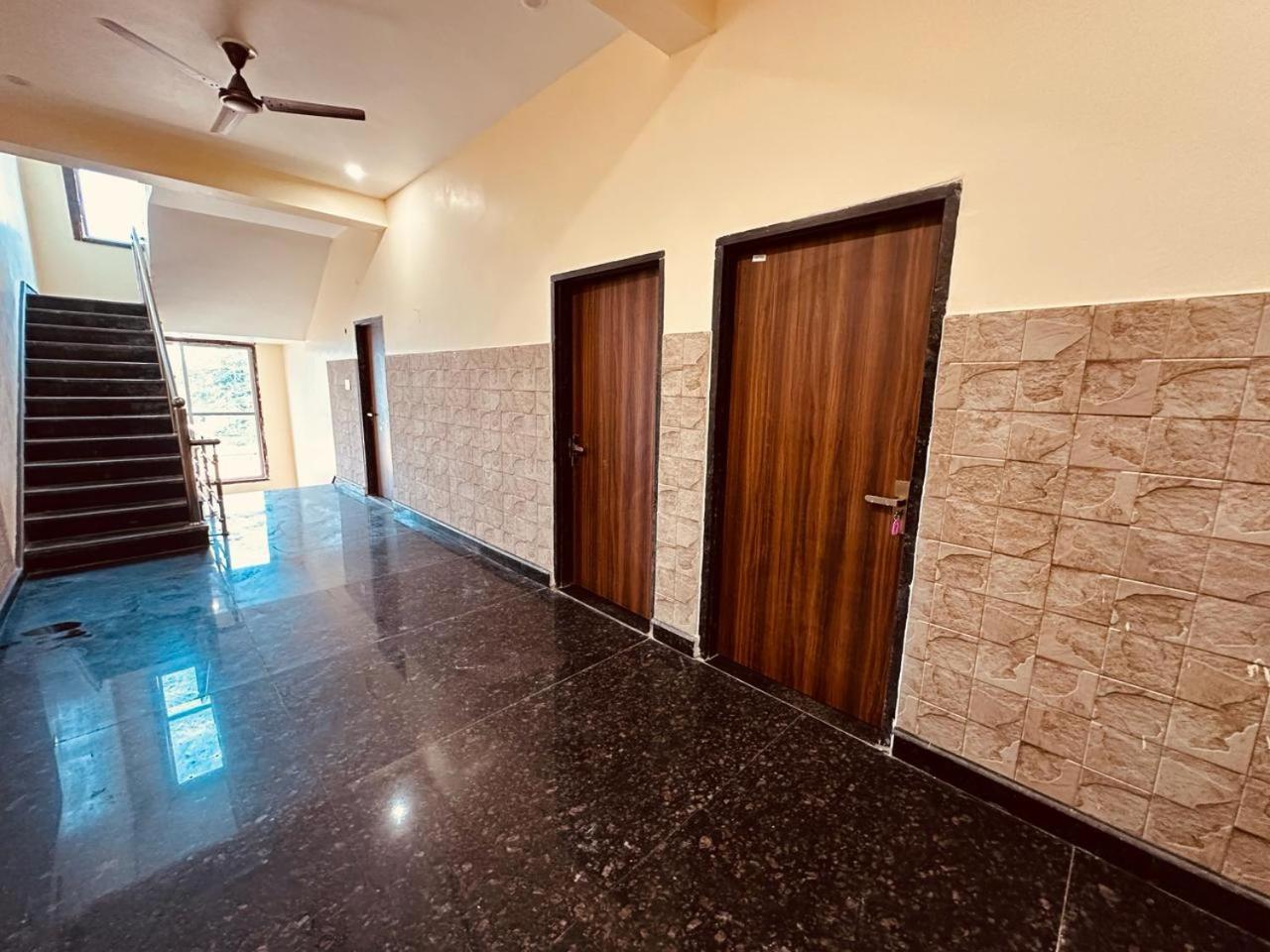 The Lord Krishna Residency Vrindavan Hotell Eksteriør bilde
