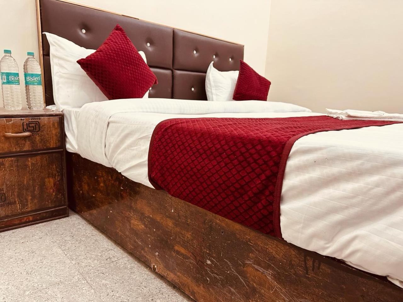 The Lord Krishna Residency Vrindavan Hotell Eksteriør bilde